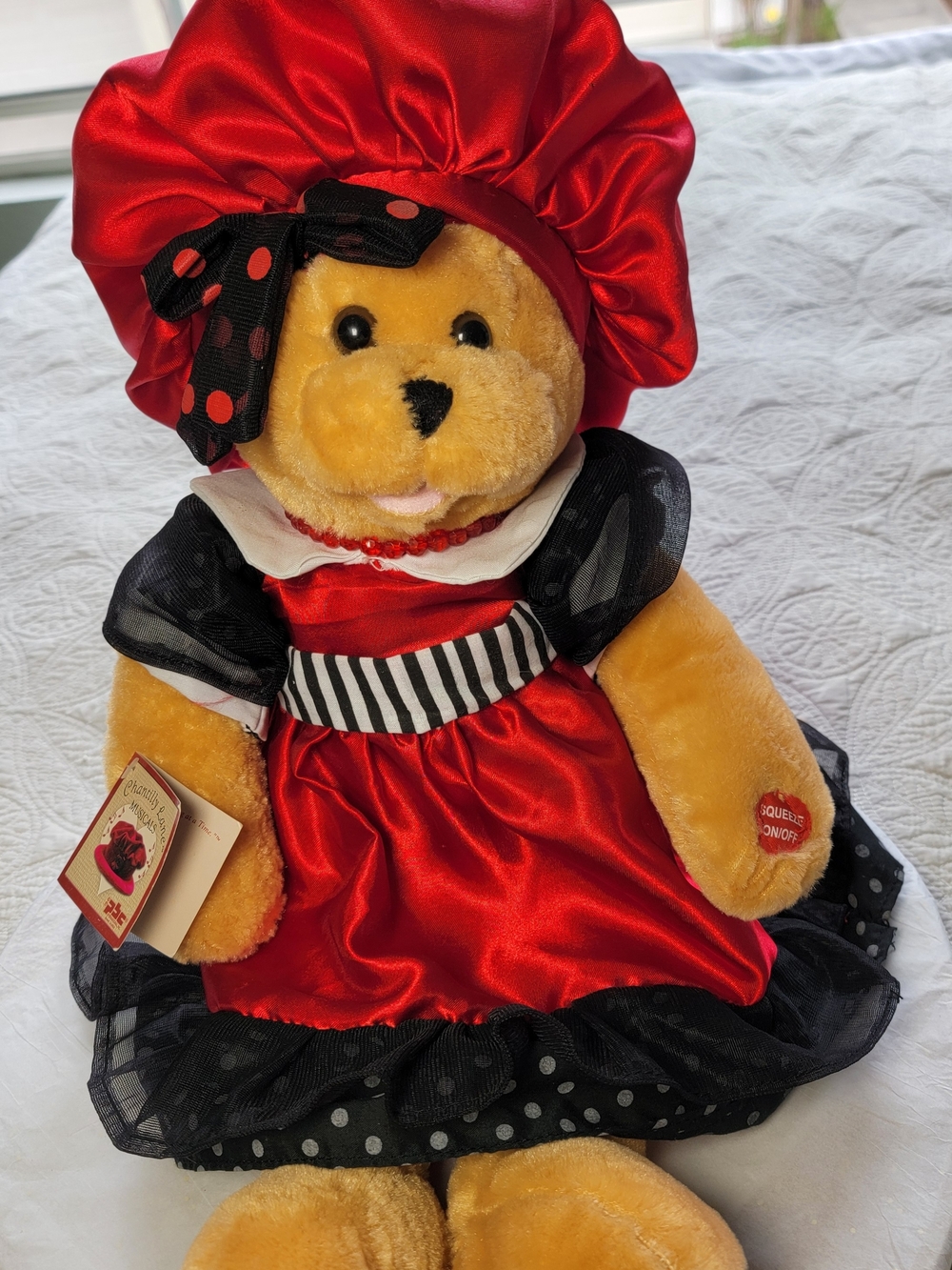 PBC Chantilly Auntie Pasta Musical Bear Sings That's Amore and moves head, mouth